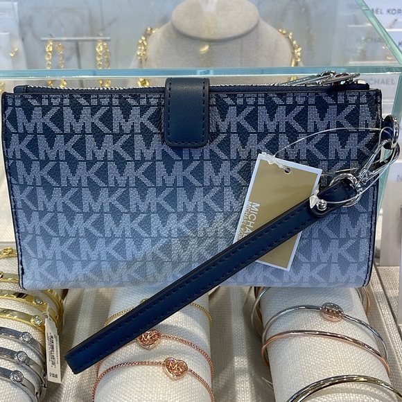 MICHAEL KORS
Jet Set Large Logo Signature Double-Zip Wristlet-Wallet-Phone Case - Picture 7 of 16